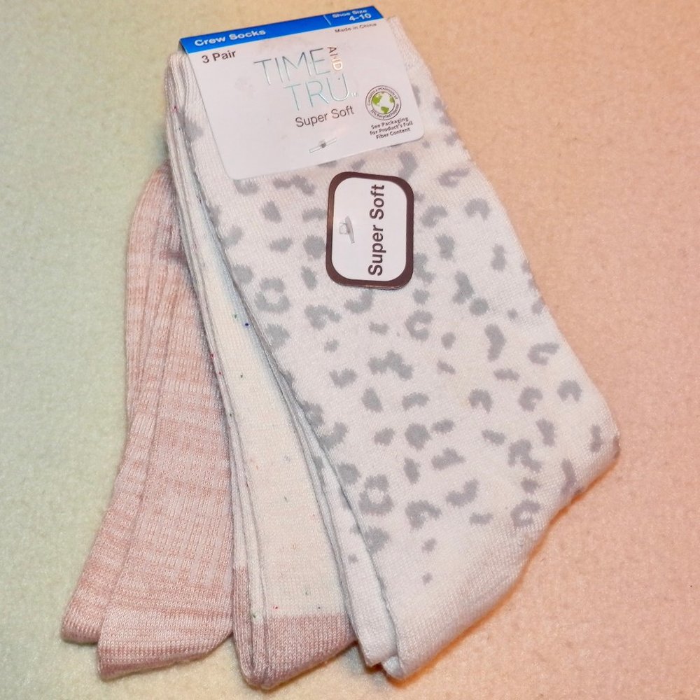 TIME AND TRU 3 PAIR PACK OF CREW SOCKS * SHOE SIZE 4-10 * SUPER SOFT * NEW *